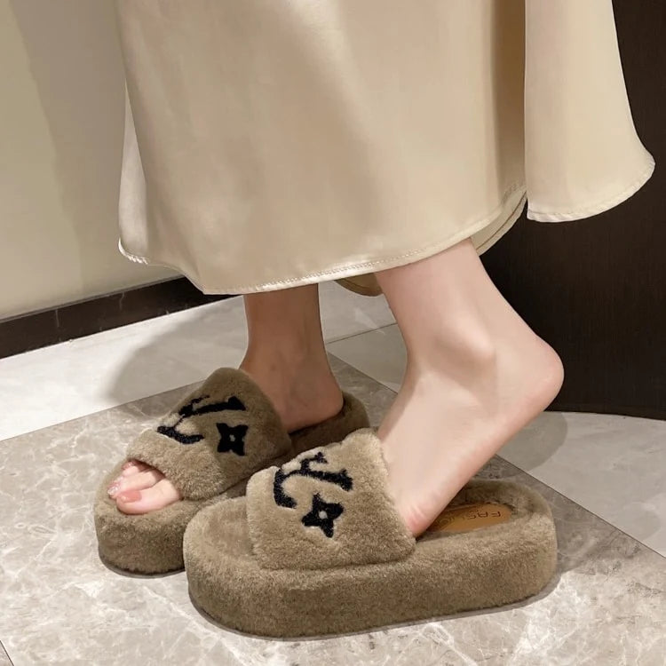 Women's Fur Slides Summer Flip Flops Party Plush Shoes Furry Home Footwear